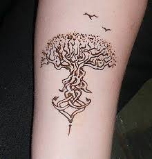 Crystal Rocha-Henna-tree