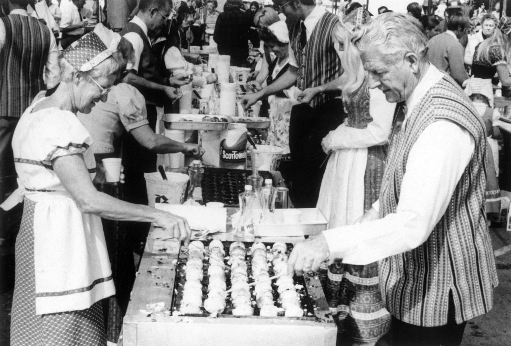 Solvang-Photo-Cooking-Aebleskiver-early-1980s-King-Merrill-Photo